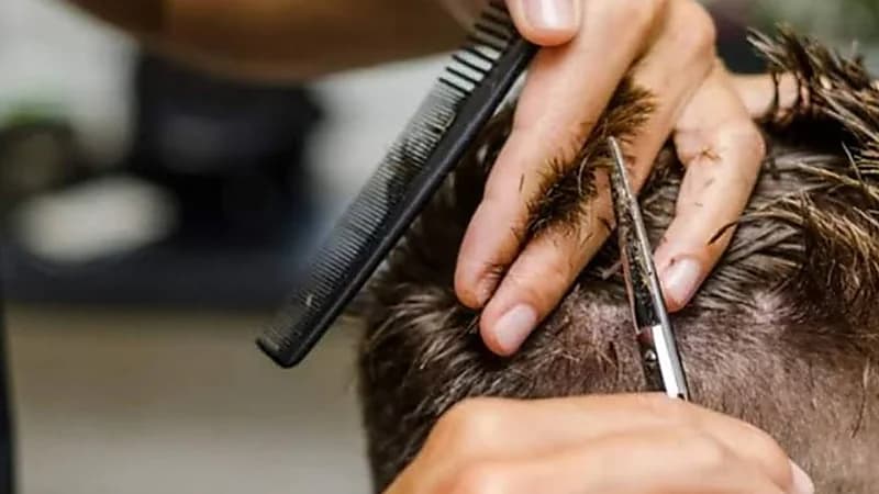 أب يقتل ابنه بسبب قصة شعره