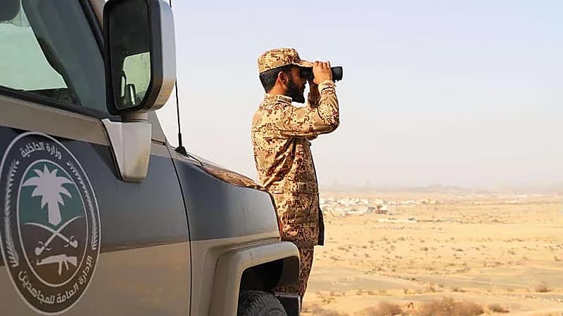 القبض على مواطن لنقله 4 مخالفين لنظام أمن الحدود بعسير