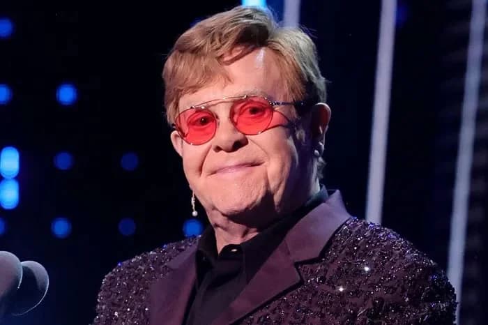 إلتون جون يصدم جمهوره بفقدانه البصر