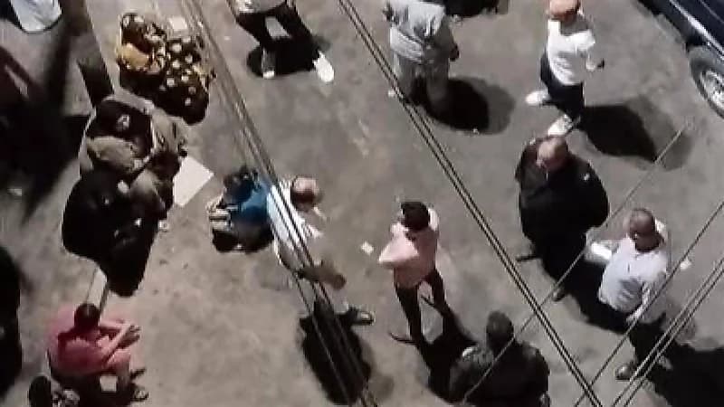 زوج يطعن زوجته في الشارع بعد تركها منزل الزوجية