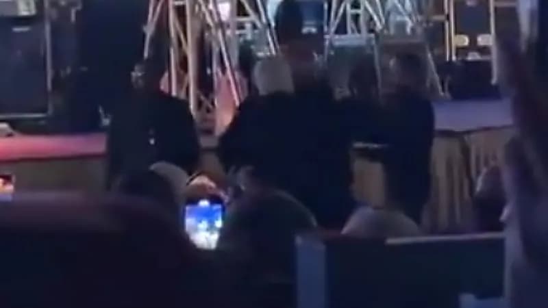 تصرف عفوي لزوجان في حفلة انغام ..فيديو