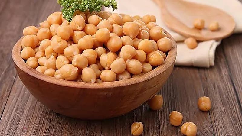 فوائد مذهلة لـ حمص ومائه .. فيديو