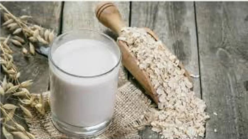 خبيرة تغذية: حليب الشوفان ليس البديل المثالي للحليب البقري