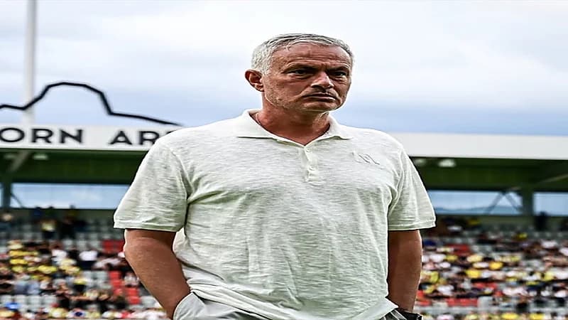 الهلال يعيد فتح ملف مورينيو بعد خسارة الديربي أمام النصر