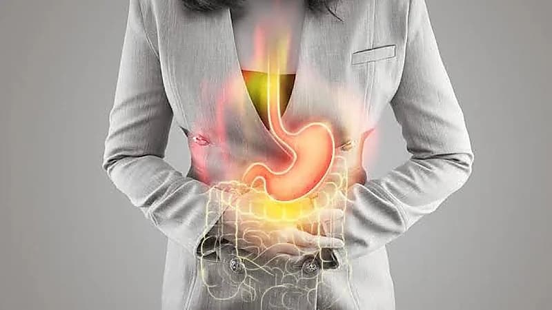 أخصائي : نصيحة منزلية فعالة للتخلص من الحموضة وارتجاع المريء .. فيديو