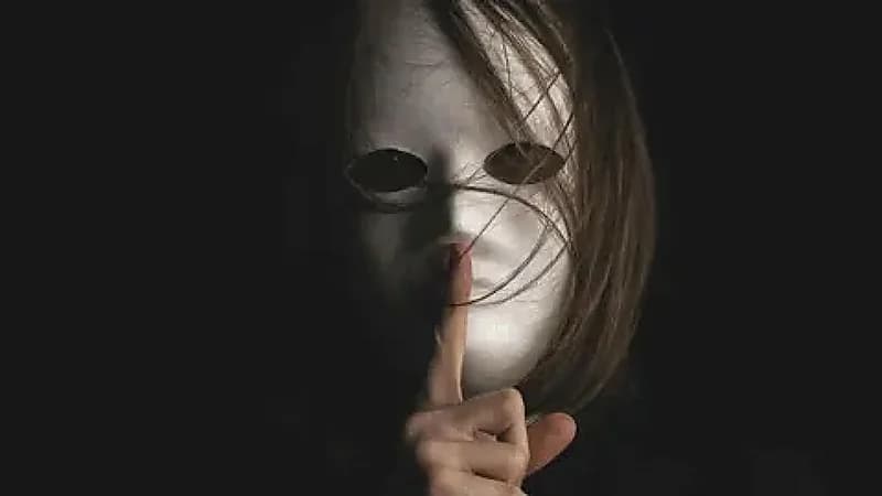 سيدة ادعت فقدان النطق 16 عاماً للحصول على إعانات