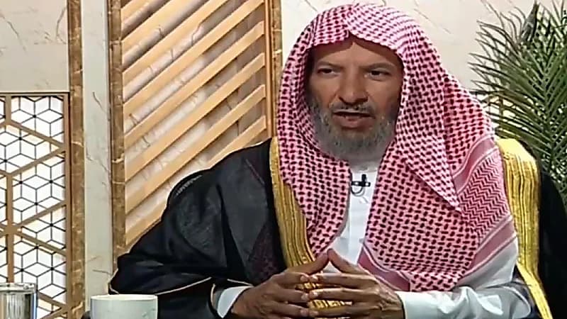 الشثري يوضح حكم شراء الهواتف للصغار.. فيديو