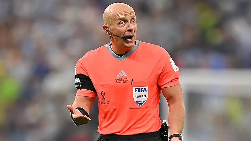 صافرة بولندية تضبط مواجهة النصر والقادسية