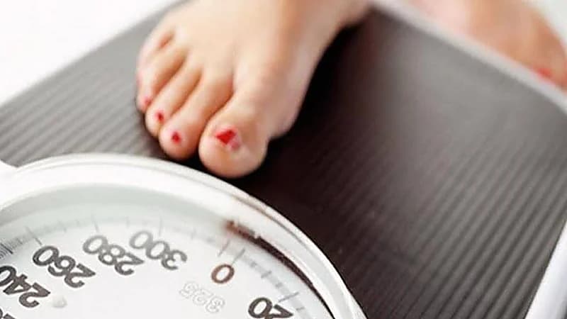 مختص: ارتداء الملابس الشتوية في الصيف لإنقاص الوزن خطأ كبير ..فيديو