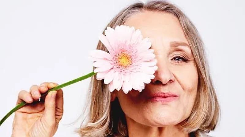 أخصائية: هناك فئتان من النساء في التعامل مع سن اليأس.. فيديو