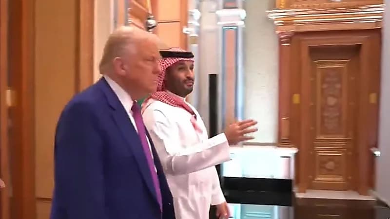 جولة لولي العهد والرئيس الأمريكي داخل المعرض المصاحب للمنتدى الاستثماري.. فيديو