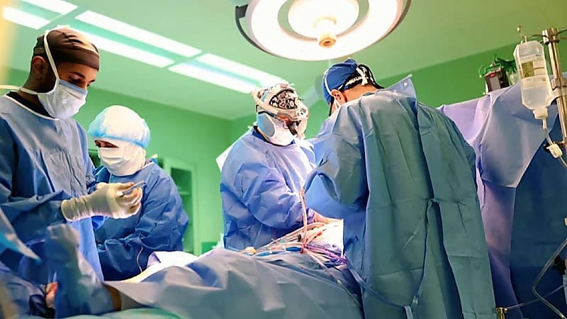 نجاح أول عملية قلب مفتوح لحاج في المدينة المنورة ...فيديو