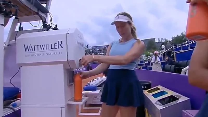 لاعبة تنس تهاجم مصورًا في بطولة ستراسبورغ في فرنسا .. فيديو