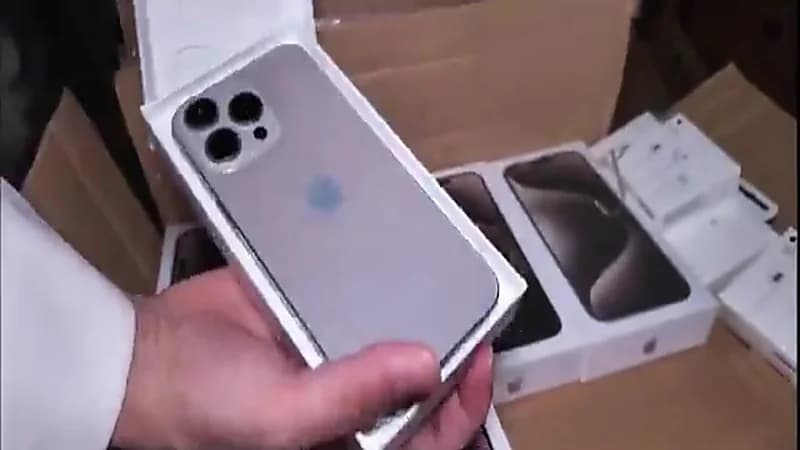 ضبط مستودعين في البطحاء تحولا إلى مصنعين للهواتف الذكية المغشوشة.. فيديو