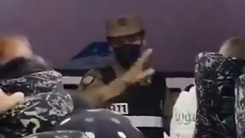 رجل أمن سعودي للحجاج السوريين: والله العظيم فرحانين لأجلكم... فيديو