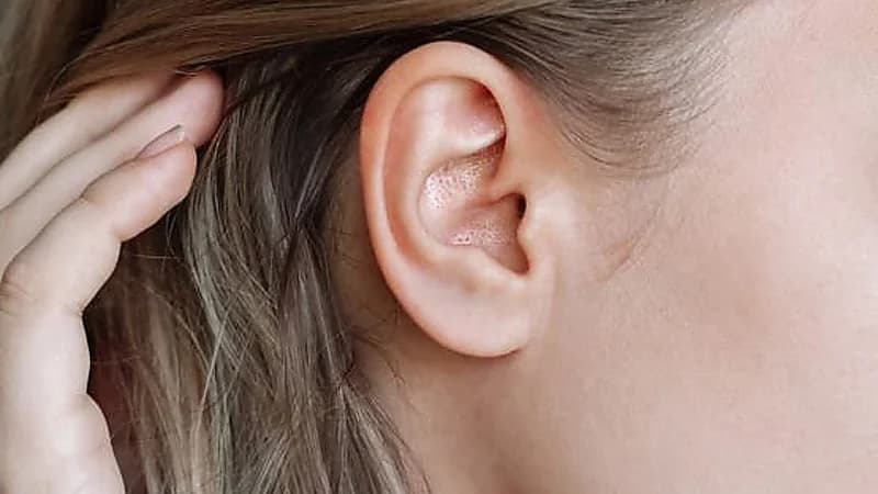 إهمال تنظيف خلف الأذن قد يسبب التهابات قاتلة