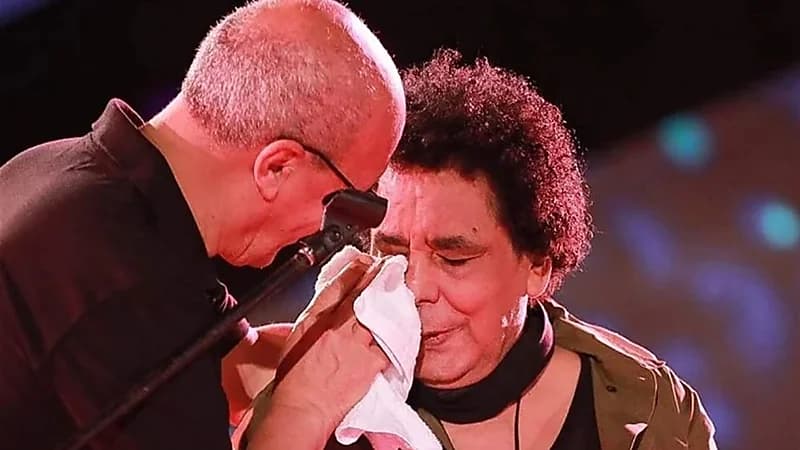 تفاعل واسع مع فيديو بكاء محمد منير على المسرح