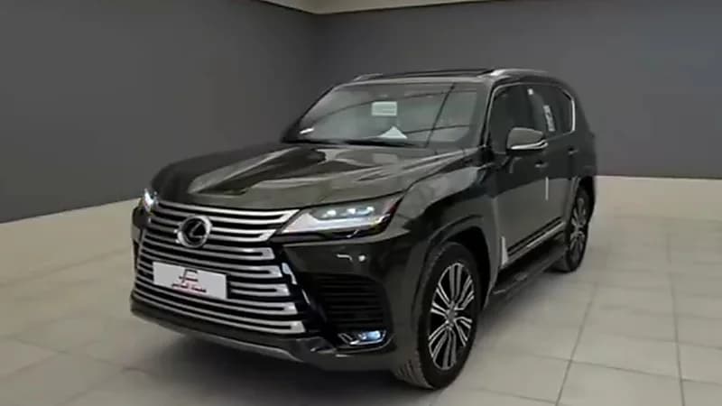 مواصفات وسعر سيارة كزس LX600 BB ـ 2025 .. فيديو