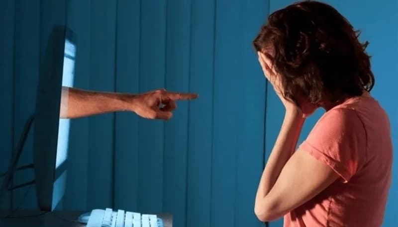 تعليق على "إنستغرام" يدفع زوجة مصرية لطلب الخلع: "شبّهني بعود فحم وقطعة عجوة"