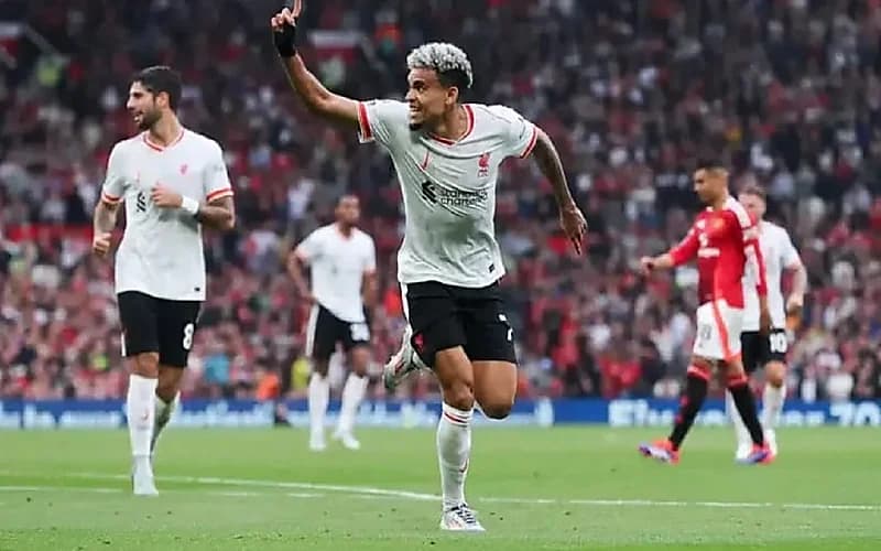 ليفربول يرفض عرض برشلونة لضم لويس دياز ويتمسك باللاعب