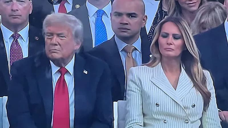 غفوة ميلانيا تلفت الأنظار في احتفال عيد ميلاد ترامب.. صورة