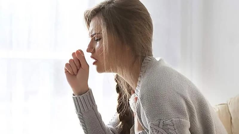 نوبة سعال حادة تنتهي بتمزق قولون امرأة وخروجه من جسدها