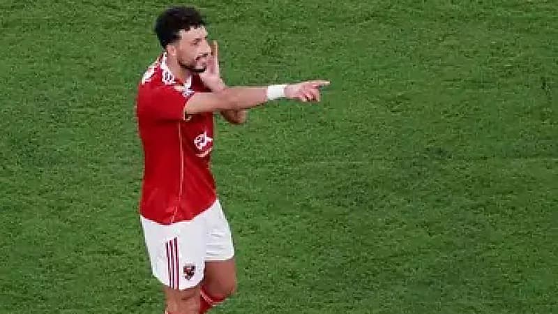 عقوبات مالية ضد مهاجم الأهلي المصري