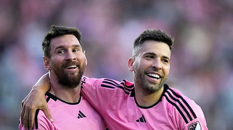 عقوبة لميسي وألبا بعد الغياب عن مباراة نجوم الدوري الأمريكي