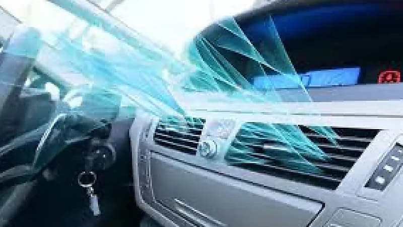 وفاة طبيب وزوجته اختناقاً داخل مركبتهما أثناء انتظار وجبة طعام في الرياض