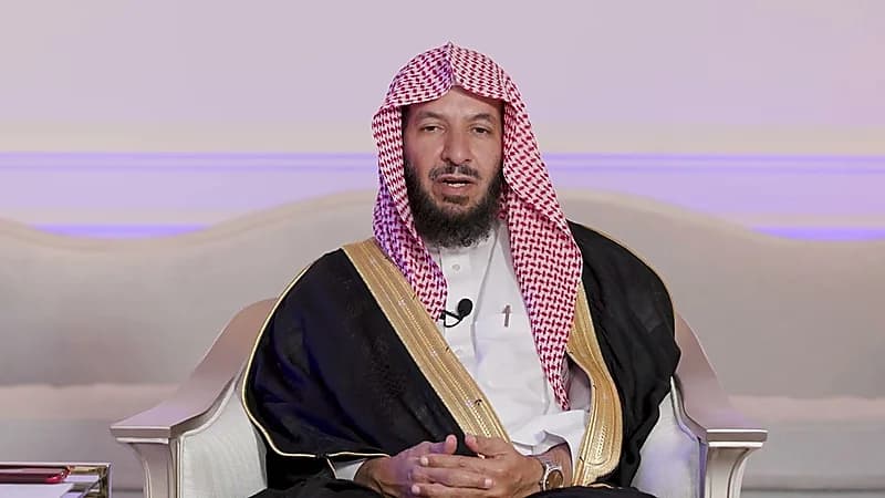 الشثري: الغسل من الجنابة بالمنظفات صحيح إذا سكب الماء بعدها.. فيديو