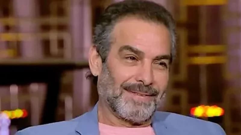 أحمد عبد العزيز يوضح سبب تجاهله لشاب أراد مصافحته