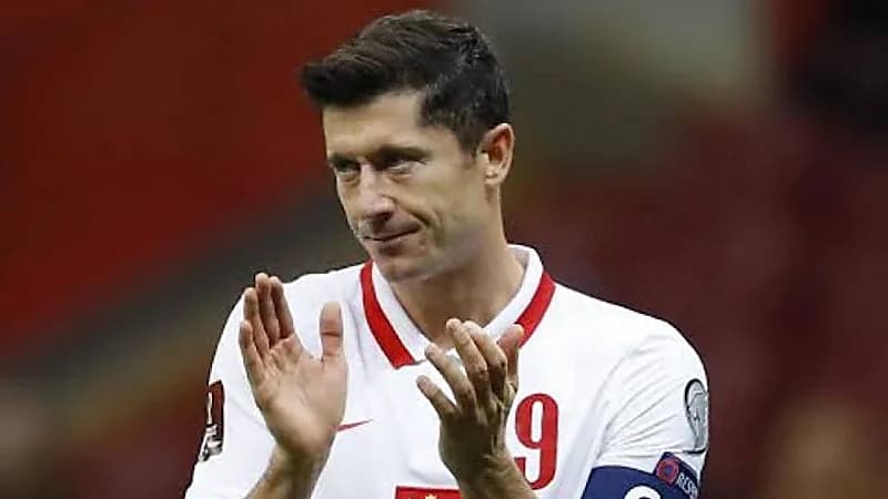 مهاجم برشلونة يتراجع عن قرار الاعتزال الدولي