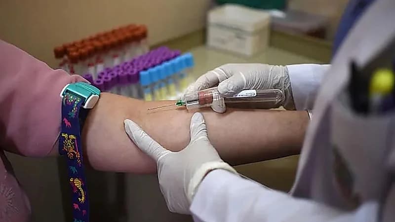 فحص دم مبكر يكشف سرطان المبيض بدقة