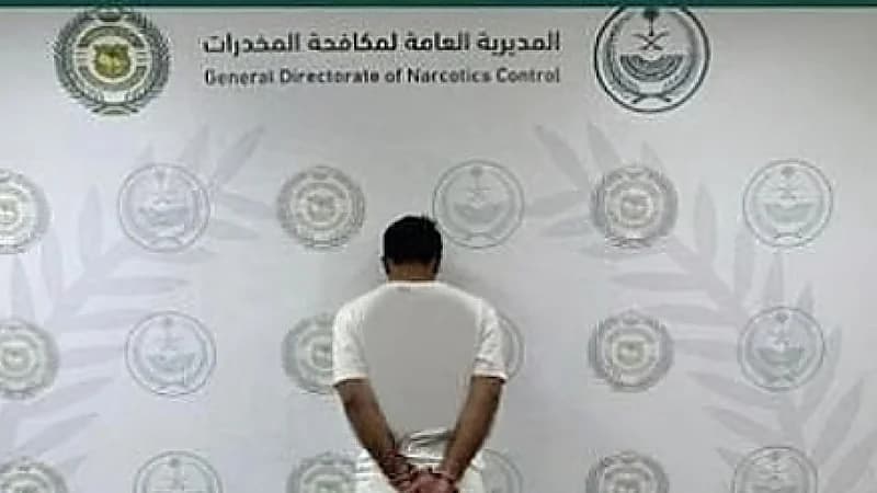 القبض على مواطن في حائل لترويجه الحشيش والأمفيتامين وأقراص محظورة..فيديو