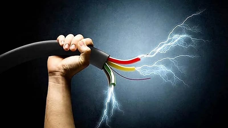 سرقة كابلات كهربائية تحول 51 مدرسة إلى التعليم عن بُعد