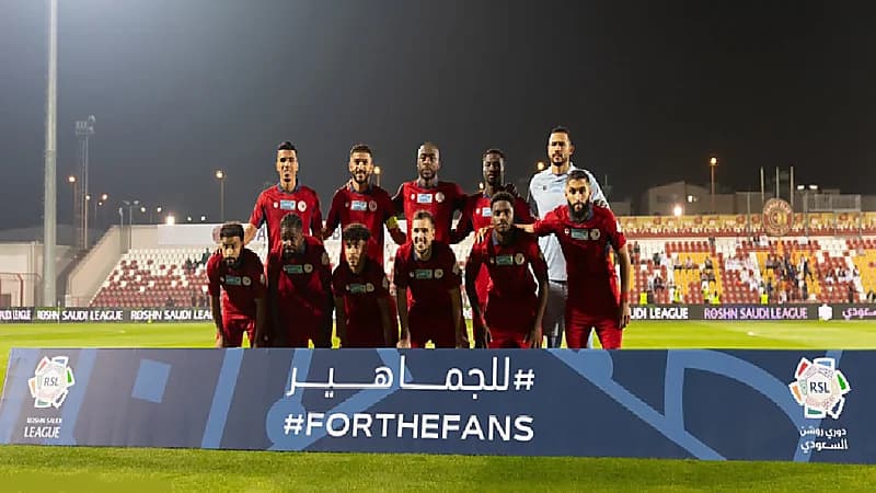 الفيفا يوقف 21 ناديًا سعوديًا