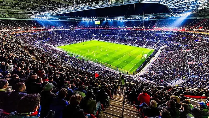 احتجاز لاعب ليون بعد تورطه في جريمة قتل