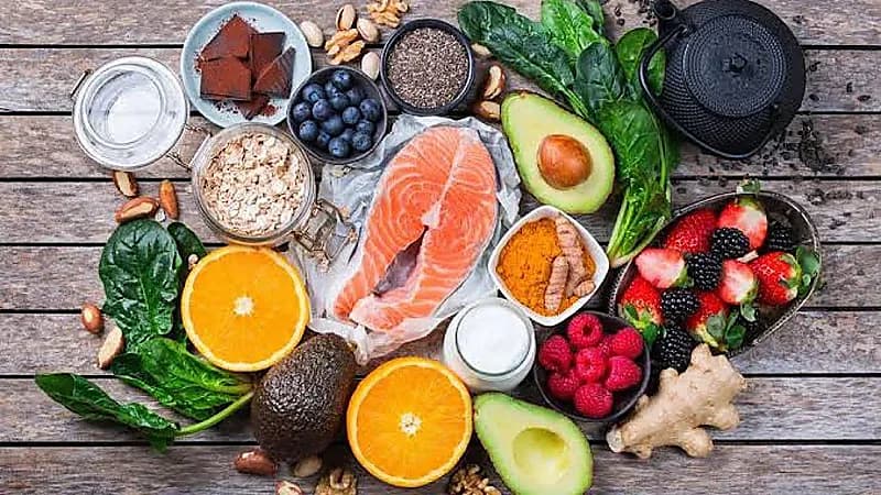 الحداد يكشف عن 4 عناصر غذائية ضرورية لخفض التوتر.. فيديو