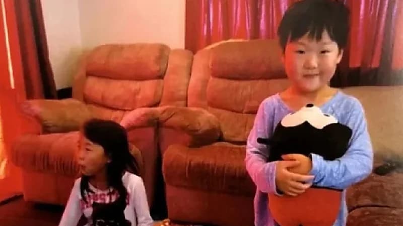 أم تقتل طفليها وتخفي جثتهما في حقائب سفر