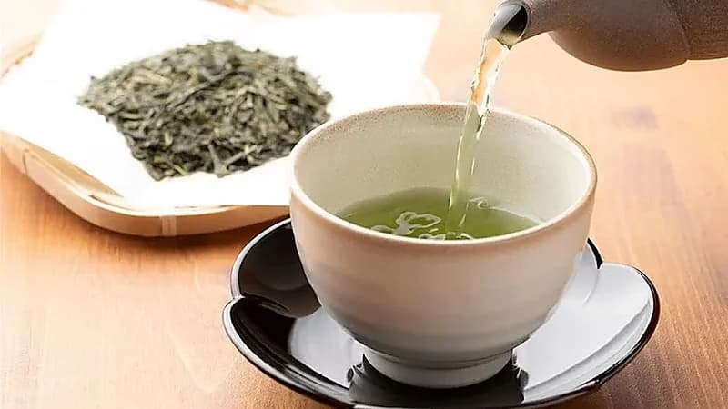 دراسة حديثة : الشاي الأخضر يحسن التمثيل الغذائي لدى المصابين بالسمنة