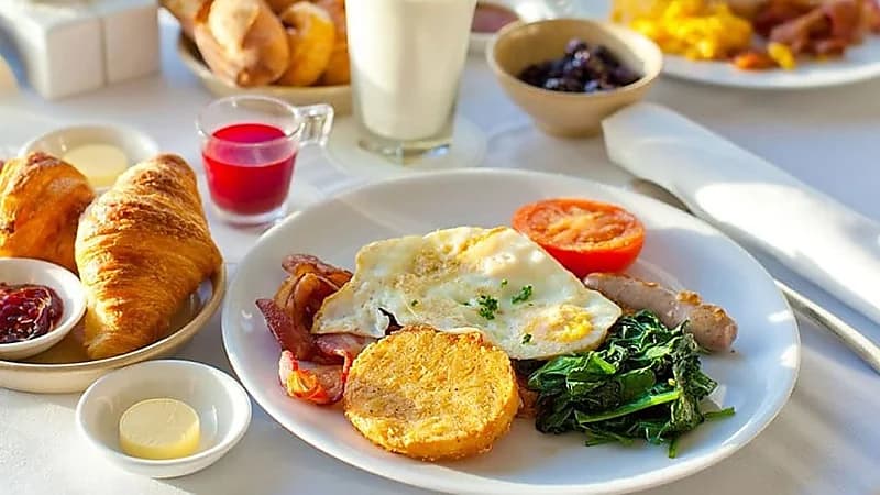 خبراء يحذرون من وجبة صباحية قد تضعف التركيز وتسرع التدهور العقلي