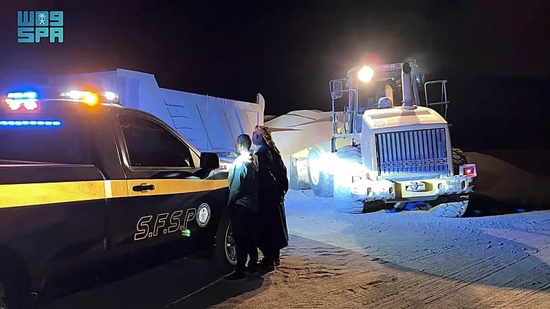 ضبط مخالفَين لنظام البيئة لاستغلالهما الرواسب في تبوك