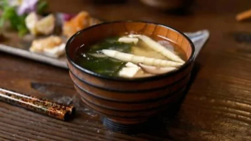 شاب يضع السم لعمه في الطعام لعدم تحمله صوت شخيره