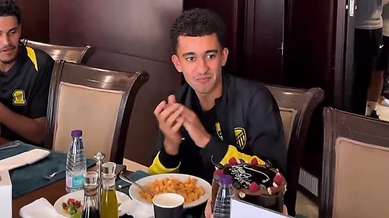 ردة فعل أحمد الغامدي في يوم ميلاده أثناء تواجده بالقصيم .. فيديو