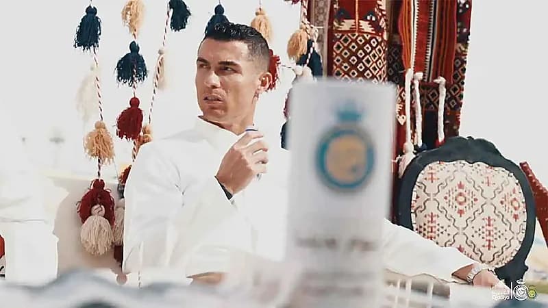 رونالدو يخطف الأنظار باحتفاله باليوم الوطني .. فيديو