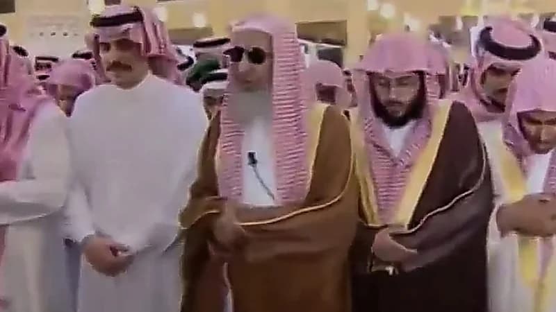 مقطع من مراسم تشييع جثمان الملك فهد بن عبد العزيز رحمه الله .. فيديو