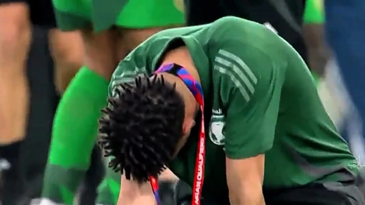 بكاء عبدالرحمن العبود عقب التأهل للمونديال .. فيديو