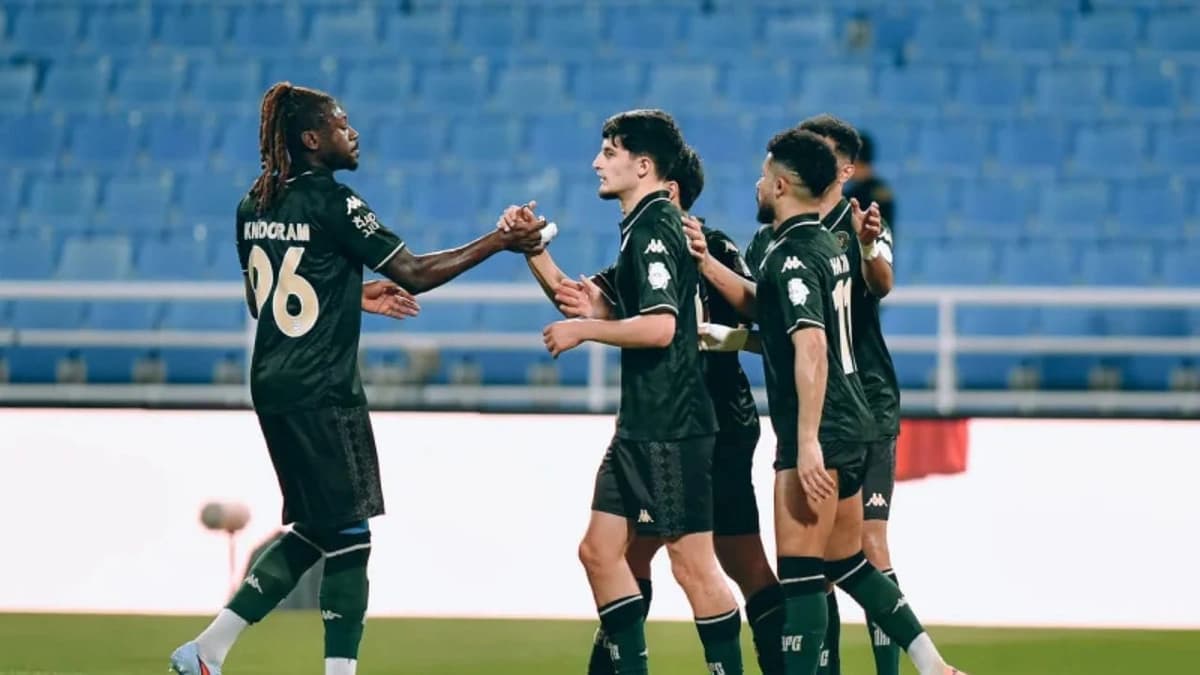 الخلود يفوز على النجمة بخماسية