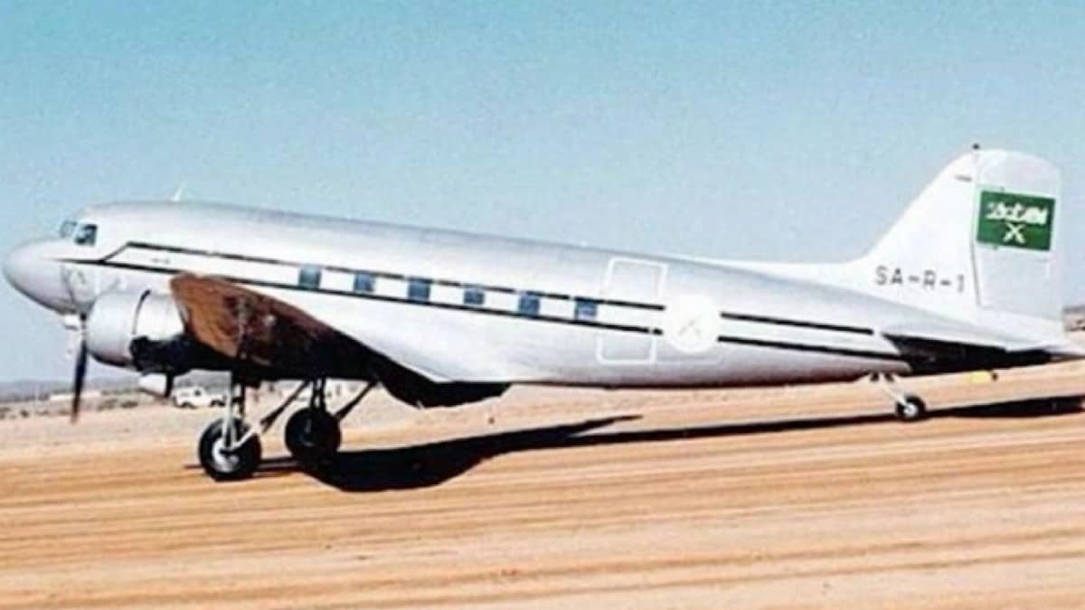 الداكوتا أقدم طائرة في تاريخ المملكة .. صورة