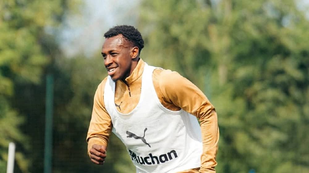 سعود عبدالحميد يتمسك بالاحتراف ويرفض العودة لروشن